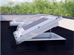 Окно для плоских крыш FAKRO DMC с стеклопакет P2 с куполом ручное управление